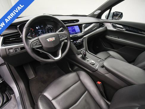 Used 2025 Cadillac XT6 Premium Luxury image 14