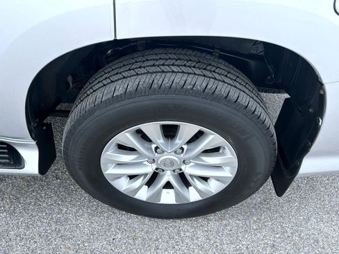 Used 2016 Lexus GX 460 image 24