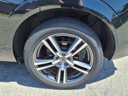 Used 2019 Volvo XC60 T5 Momentum w/ Multimedia Package AWD/4WD image 8