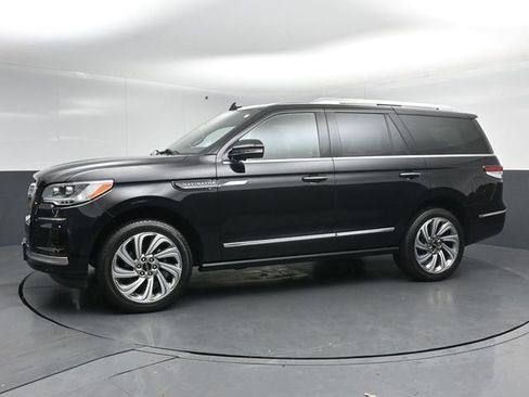 Certified 2023 Lincoln Navigator Reserve AWD/4WD image 4