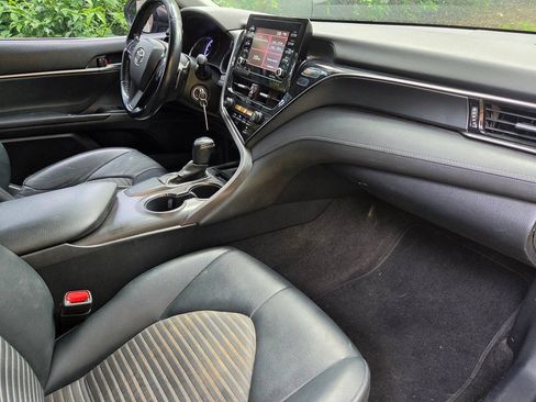 Used 2021 Toyota Camry SE FWD image 9