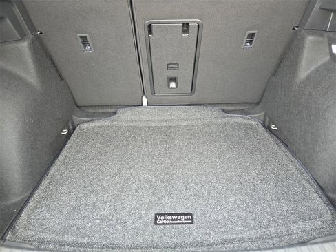 New 2026 Volkswagen Taos SE image 24