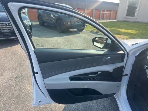 Used 2023 Hyundai Elantra Limited w/ Cargo Package image 15