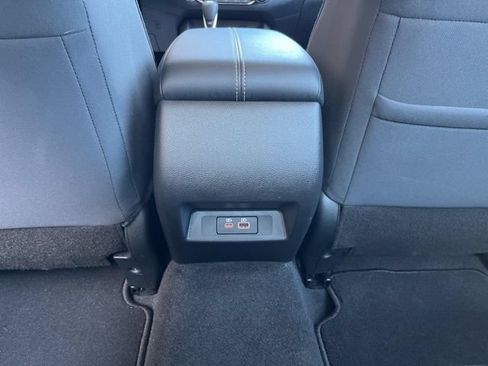 Used 2025 Nissan Altima 2.5 SV FWD image 18
