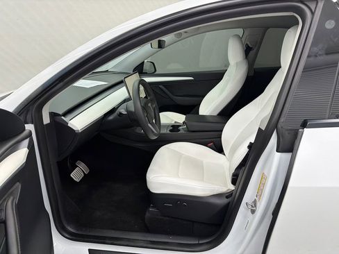 Used 2023 Tesla Model Y Long Range image 9