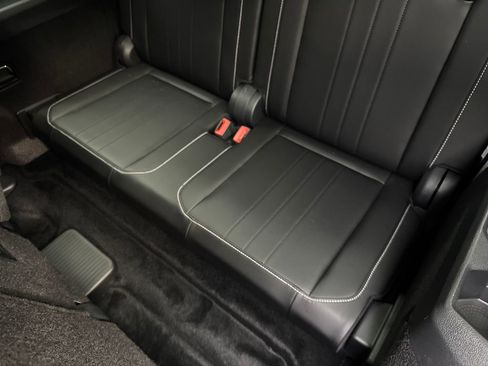 Used 2024 Volkswagen Tiguan SE FWD image 39