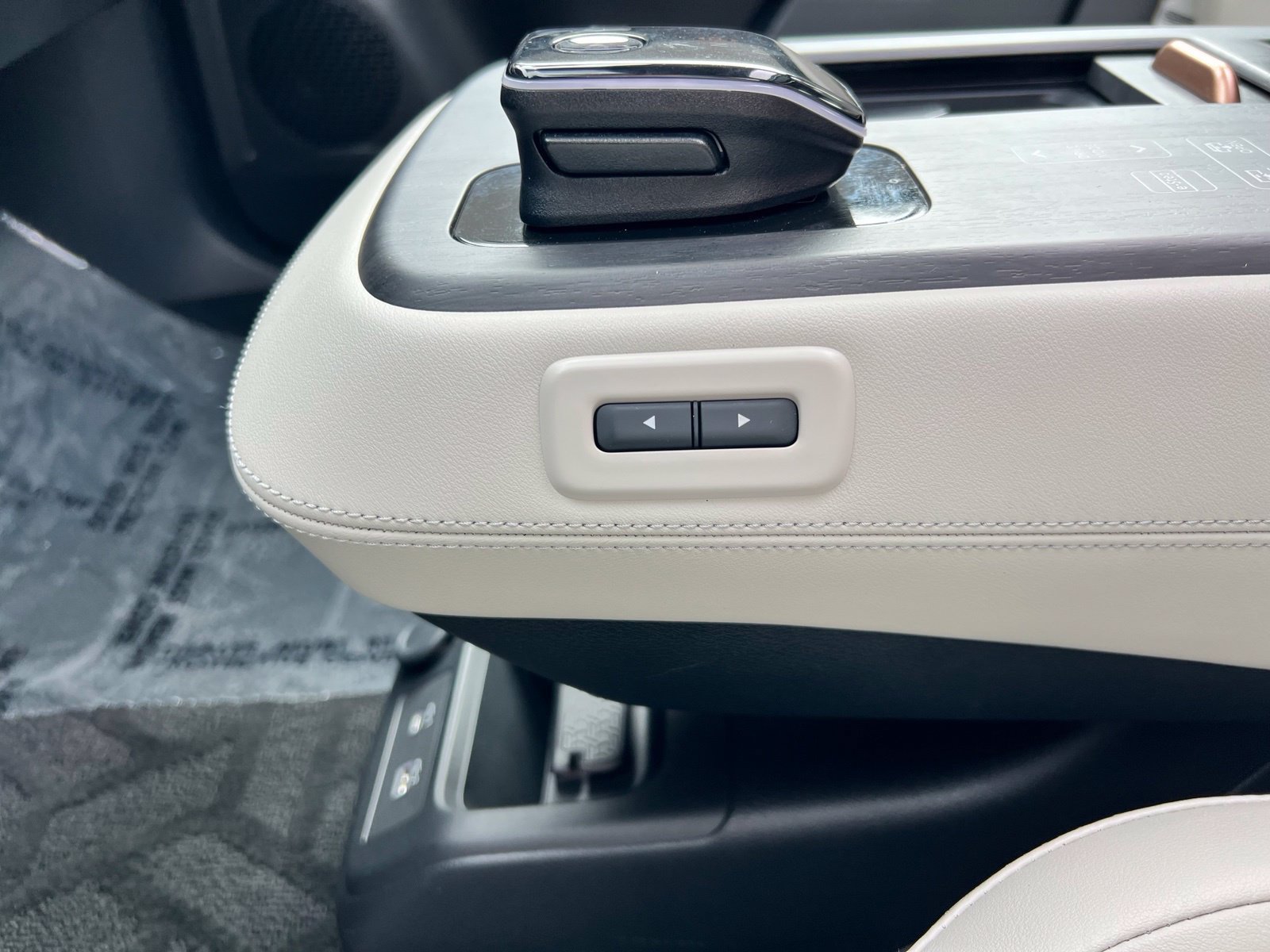 Used 2023 Nissan Ariya FWD image 52