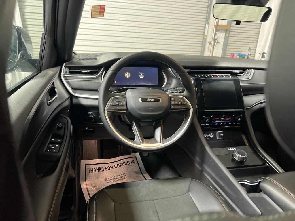Used 2025 Jeep Grand Cherokee Altitude AWD/4WD image 19