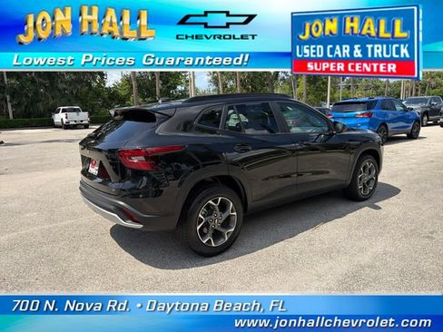 Used 2025 Chevrolet Trax LT w/ Driver Confidence Package FWD image 11