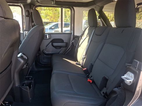 Used 2022 Jeep Wrangler Unlimited Sport image 14