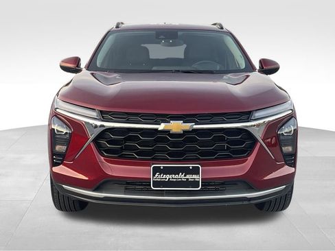 Used 2025 Chevrolet Trax LT w/ LT Convenience Package image 5