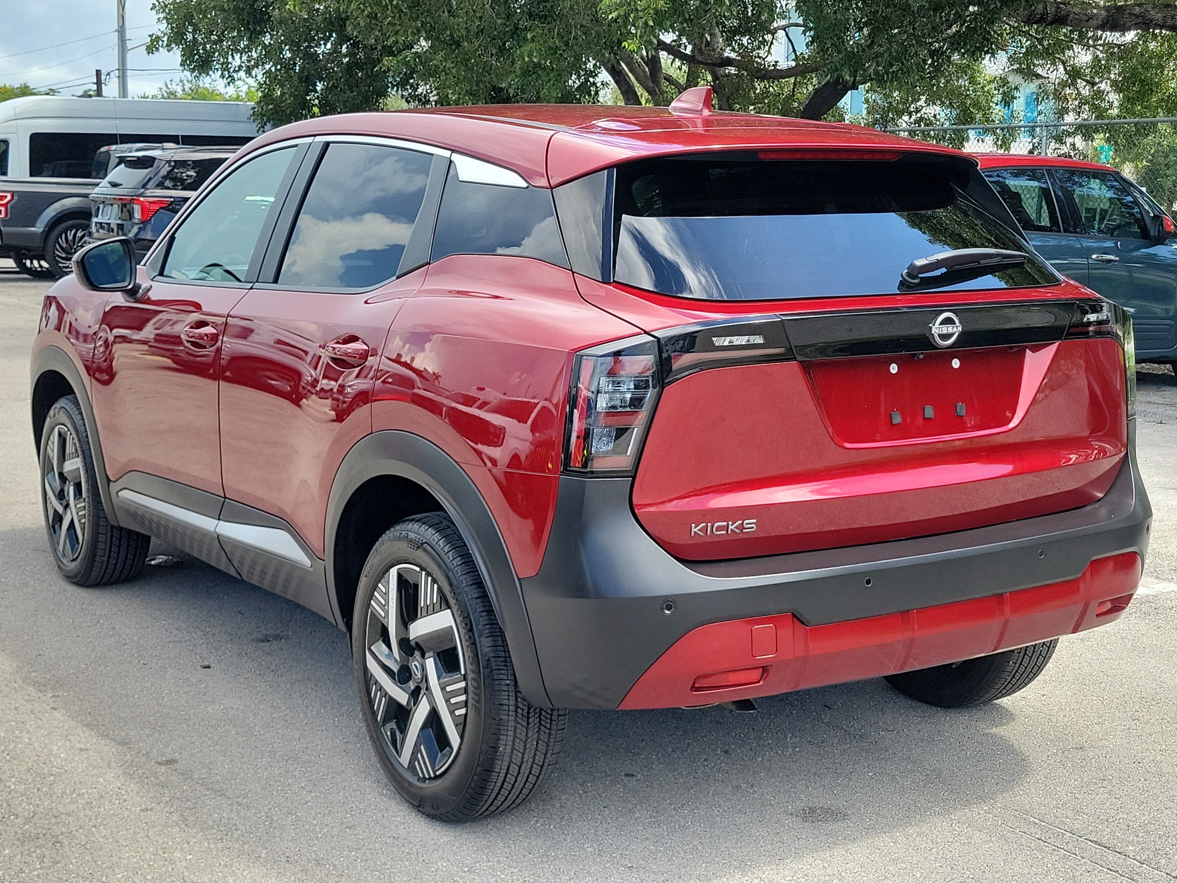 Used 2025 Nissan Kicks SV FWD image 7