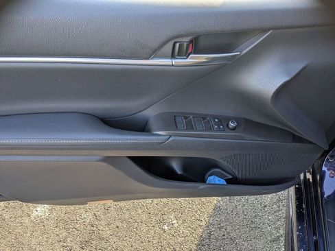 Used 2022 Toyota Camry XSE image 9