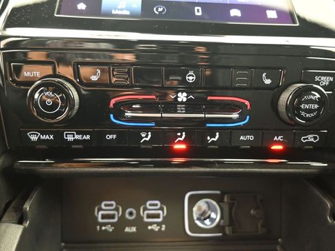 New 2025 Jeep Grand Cherokee Laredo w/ Luxury Tech Group I image 3