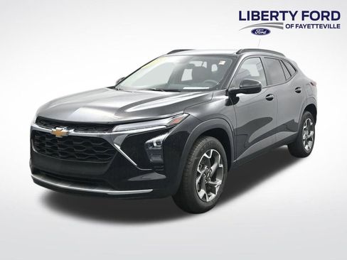 Used 2024 Chevrolet Trax LT FWD image 1