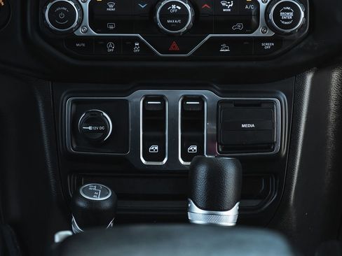 Used 2023 Jeep Wrangler Sport S image 27