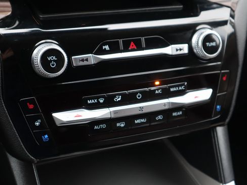 Used 2023 Ford Explorer Limited image 31