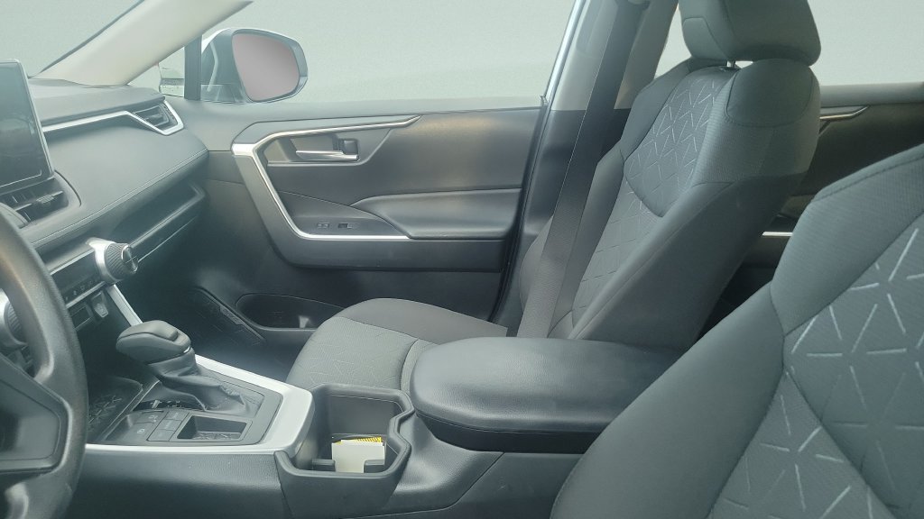 Used 2023 Toyota RAV4 XLE FWD image 9