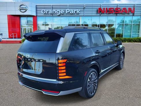 Used 2026 Hyundai Palisade Calligraphy FWD image 2