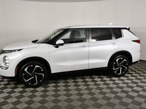 Used 2022 Mitsubishi Outlander SE AWD/4WD image 8