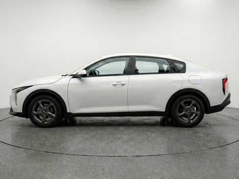 Used 2025 Kia K4 LXS image 5
