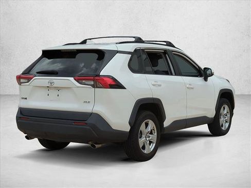 Used 2021 Toyota RAV4 XLE w/ Convenience Package FWD image 5