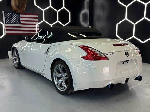 Used 2010 Nissan 370Z Touring w/ Sport Pkg image 10