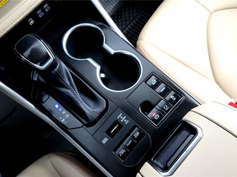 Used 2023 Toyota Highlander XLE image 20