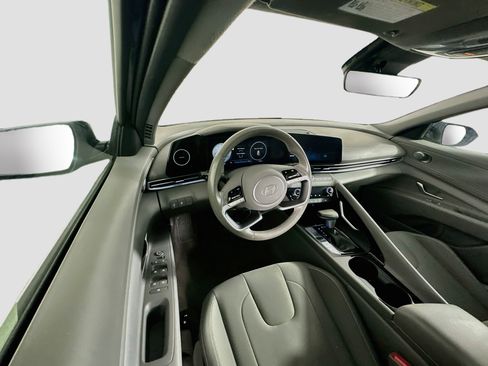 Used 2025 Hyundai Elantra SEL FWD image 18