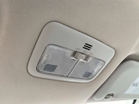 Used 2016 Toyota Corolla LE image 30