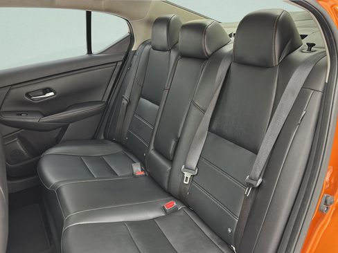 Used 2022 Nissan Sentra SR w/ SR Premium Package FWD image 10