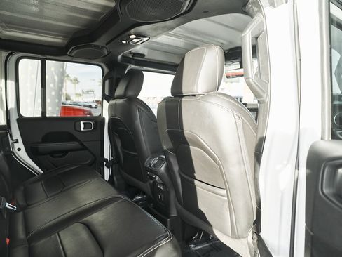 Used 2023 Jeep Wrangler Unlimited Sahara image 26