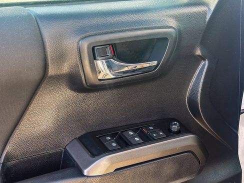 Used 2023 Toyota Tacoma TRD Off-Road w/ Black Out Package (TMS) image 22