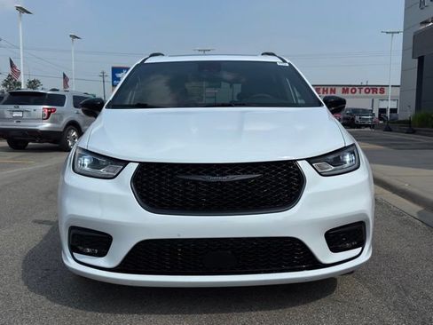 Used 2025 Chrysler Pacifica Limited FWD image 40