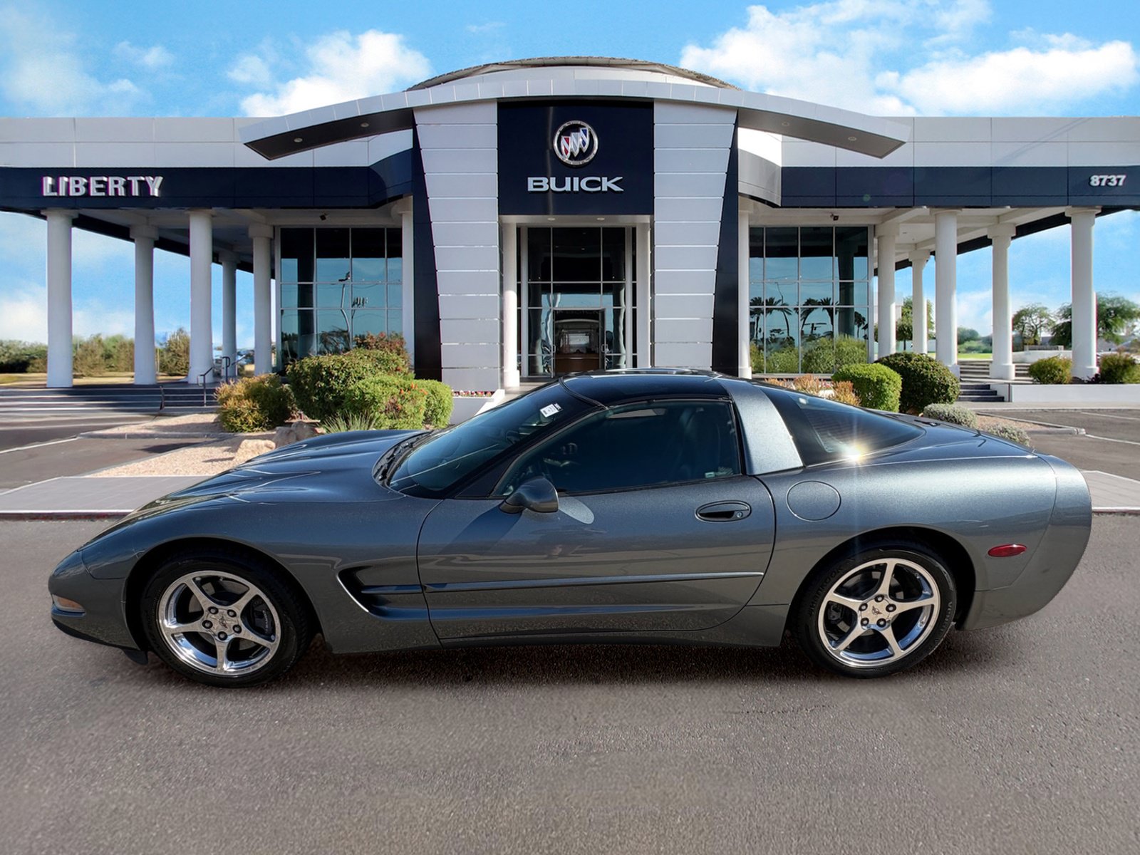 Used 2004 Chevrolet Corvette Coupe w/ Roof Package RWD image 6