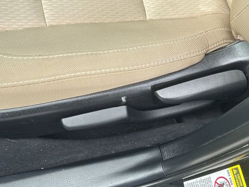 Used 2015 Toyota Corolla LE image 41