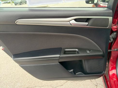 Used 2019 Ford Fusion SE FWD image 24