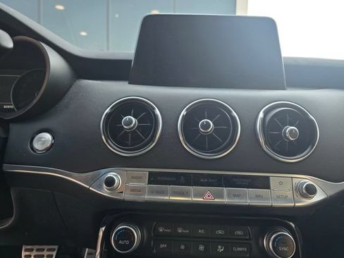 Used 2018 Kia Stinger GT2 AWD/4WD image 11