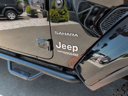 Used 2019 Jeep Wrangler Unlimited Sahara AWD/4WD image 16