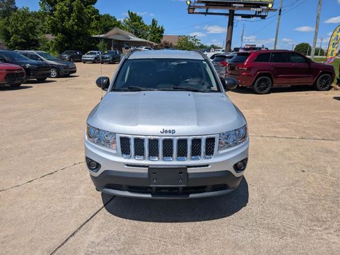 Used 2012 Jeep Compass Latitude AWD/4WD image 2