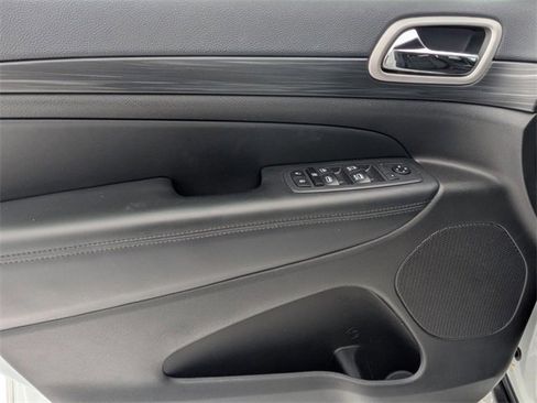 Certified 2020 Jeep Grand Cherokee Laredo w/ Security & Convenience Group image 14