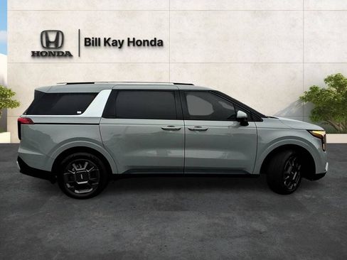 Used 2025 Kia Carnival EX FWD image 2