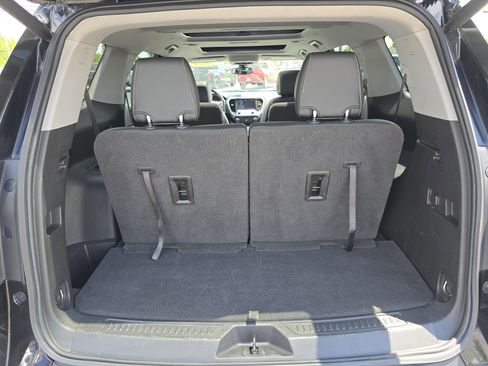 Used 2021 GMC Acadia SLT w/ Premium Package FWD image 25