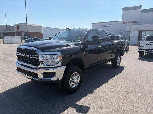 Used 2024 RAM 2500 Tradesman w/ Chrome Appearance Group AWD/4WD image 2