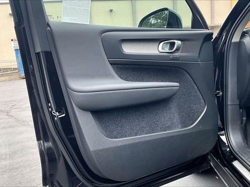 Used 2025 Volvo XC40 B5 Core w/ Protection Package Premier image 26