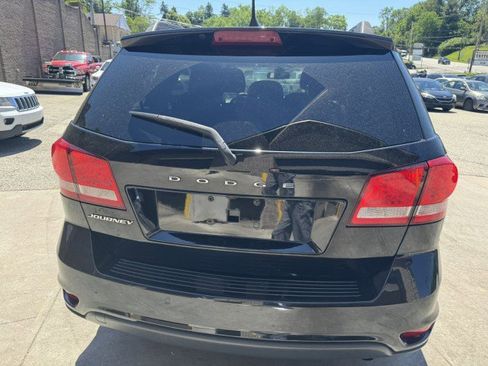 Used 2019 Dodge Journey SE w/ Connectivity Group FWD image 4