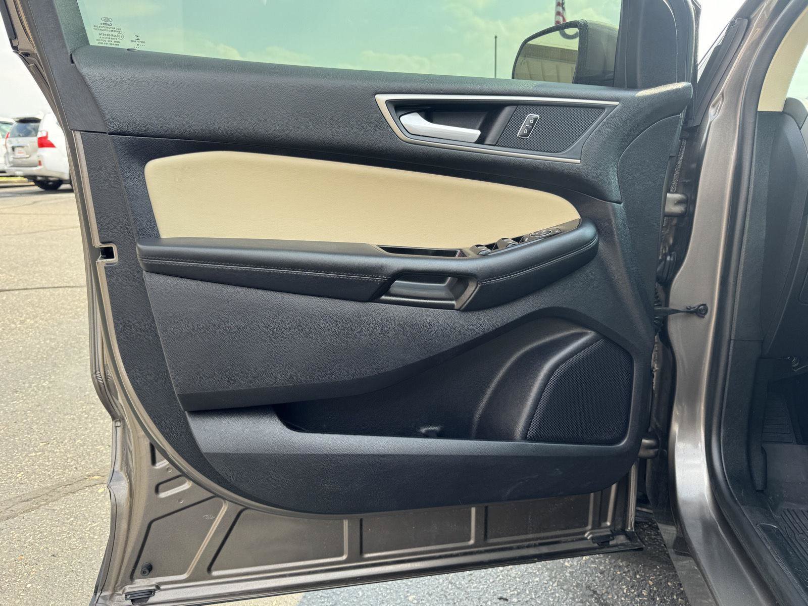 Used 2019 Ford Edge SEL w/ Equipment Group 201A FWD image 12
