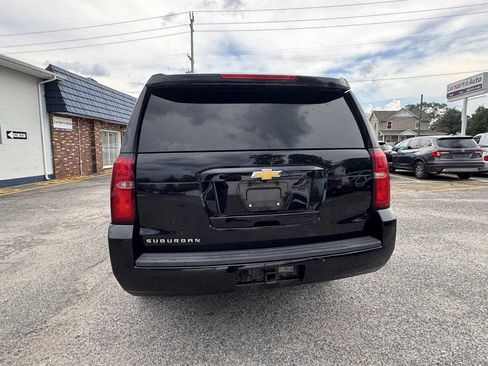 Used 2018 Chevrolet Suburban LT image 14