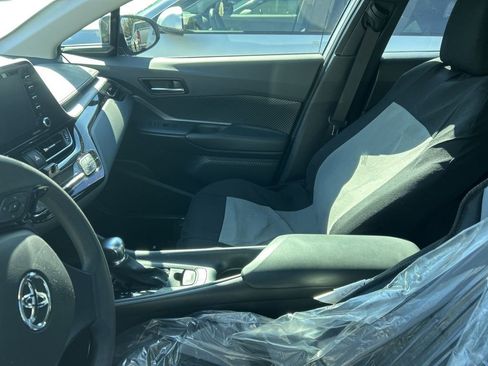 Used 2020 Toyota C-HR LE image 9