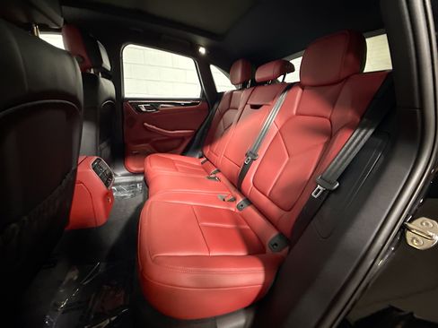 Certified 2026 Porsche Macan AWD/4WD image 21